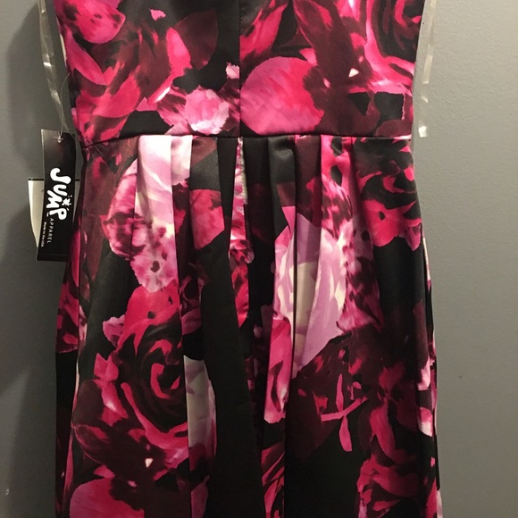 Dress - Picture 7 of 7